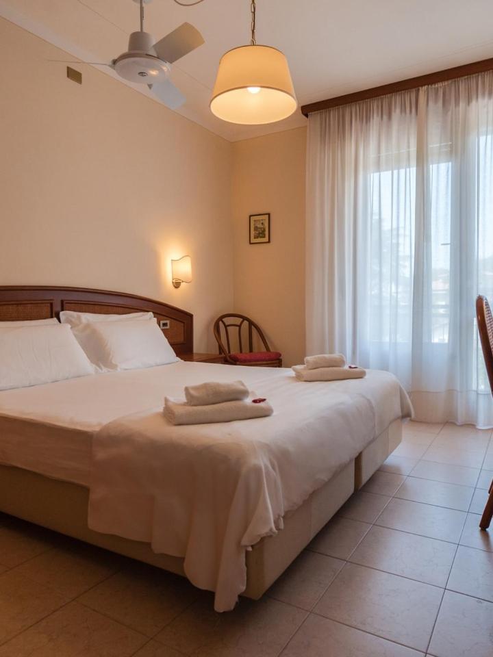 Hotel Gabbiano - Garda Lake Collection Eksteriør bilde