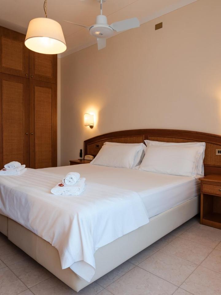 Hotel Gabbiano - Garda Lake Collection Eksteriør bilde